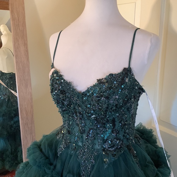 MAC DUGGAL
Thin Strap Beaded Bodice Tiered Tulle Dress - Picture 6 of 17